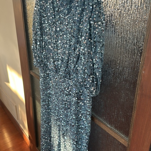 MAC DUGGAL
Blue Draped Sleeve V Neck Gown size 18 NWT - Picture 7 of 9